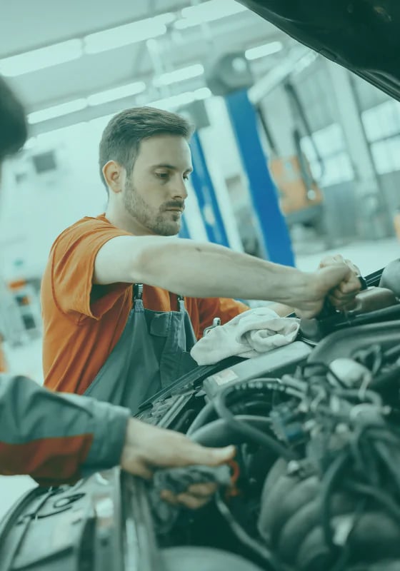 Automotive čelí odlivu odborníků, logistika zažívá boom